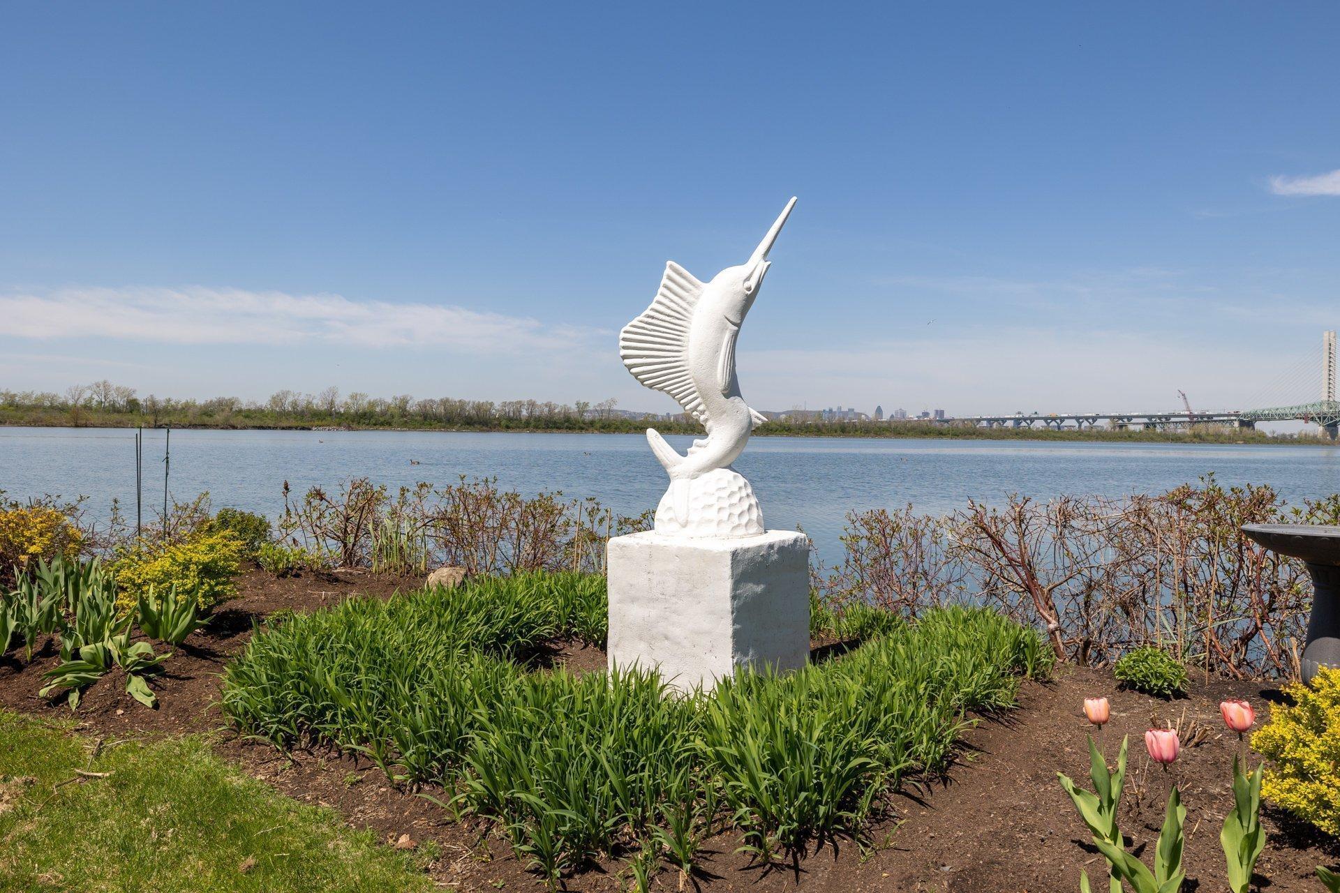 









8050


Boul. St-Laurent

, 202,
Brossard,




QC
J4X2P1

