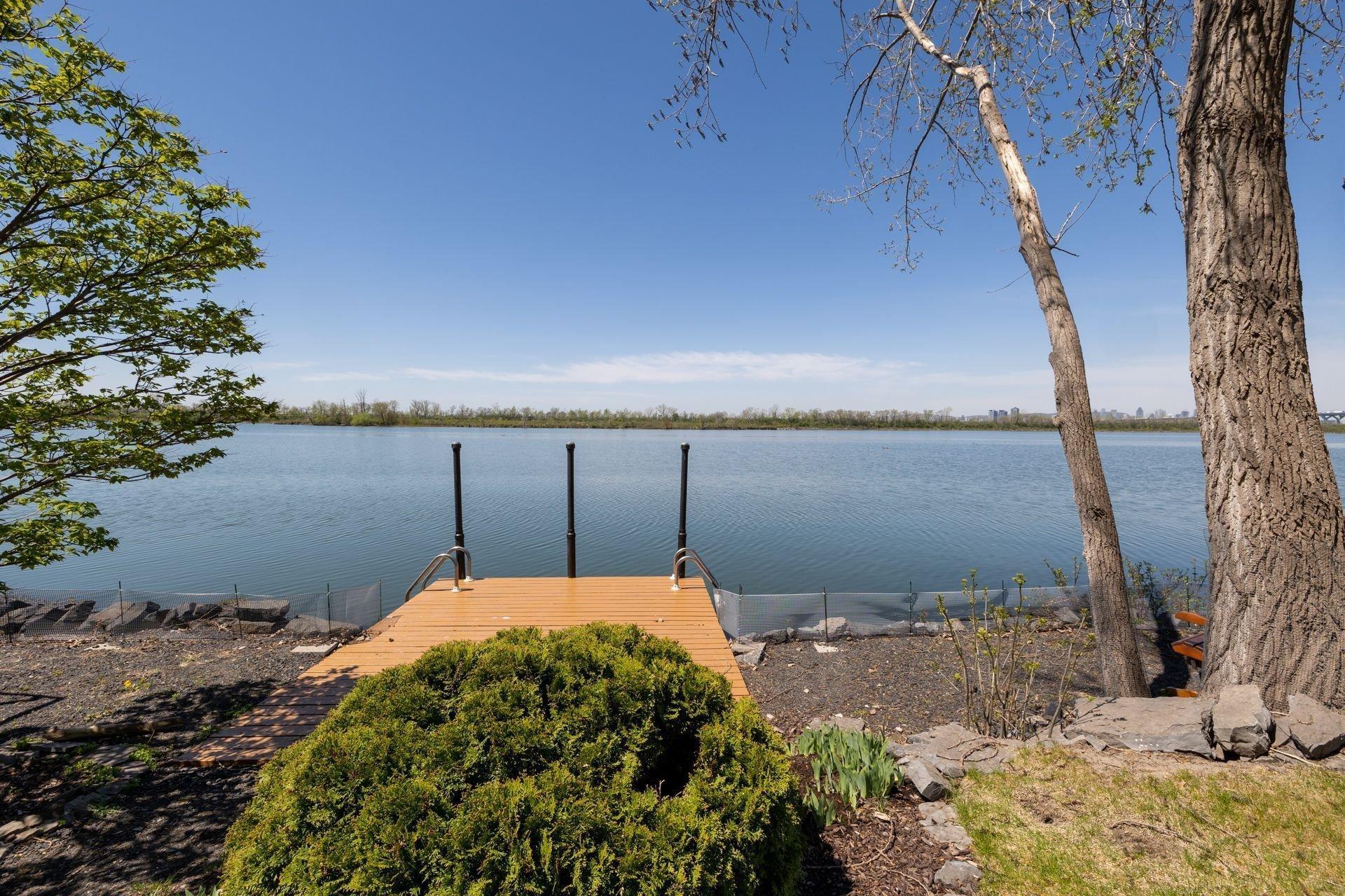 









8050


Boul. St-Laurent

, 202,
Brossard,




QC
J4X2P1

