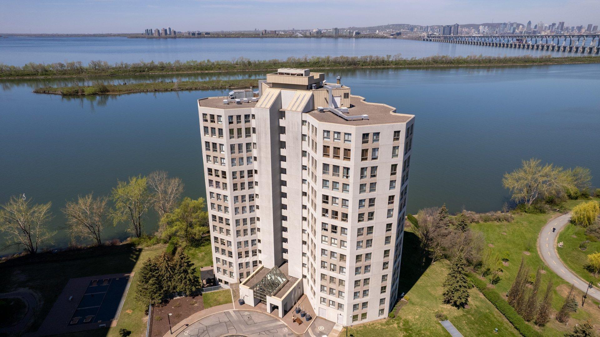 









8050


Boul. St-Laurent

, 202,
Brossard,




QC
J4X2P1

