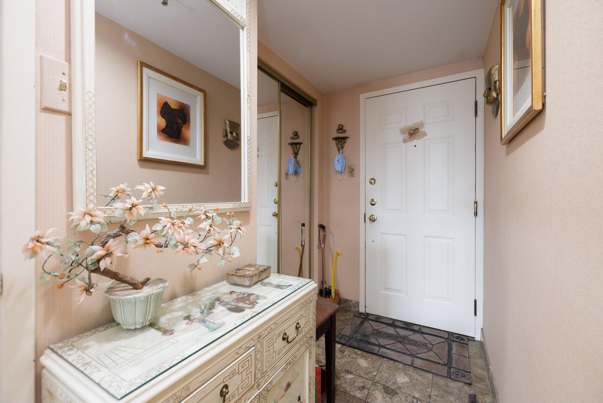 









8050


Boul. St-Laurent

, 202,
Brossard,




QC
J4X2P1

