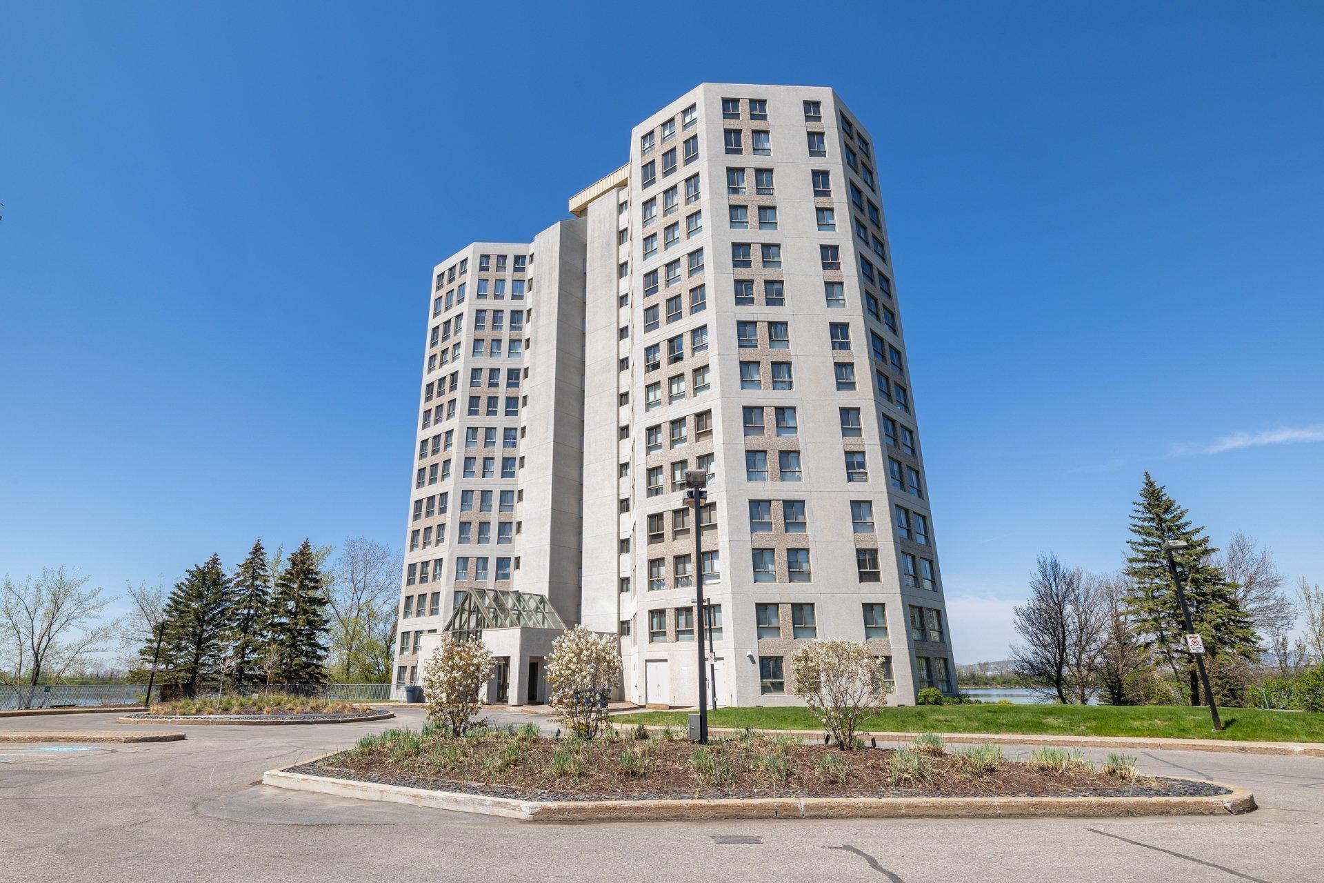 









8050


Boul. St-Laurent

, 202,
Brossard,




QC
J4X2P1

