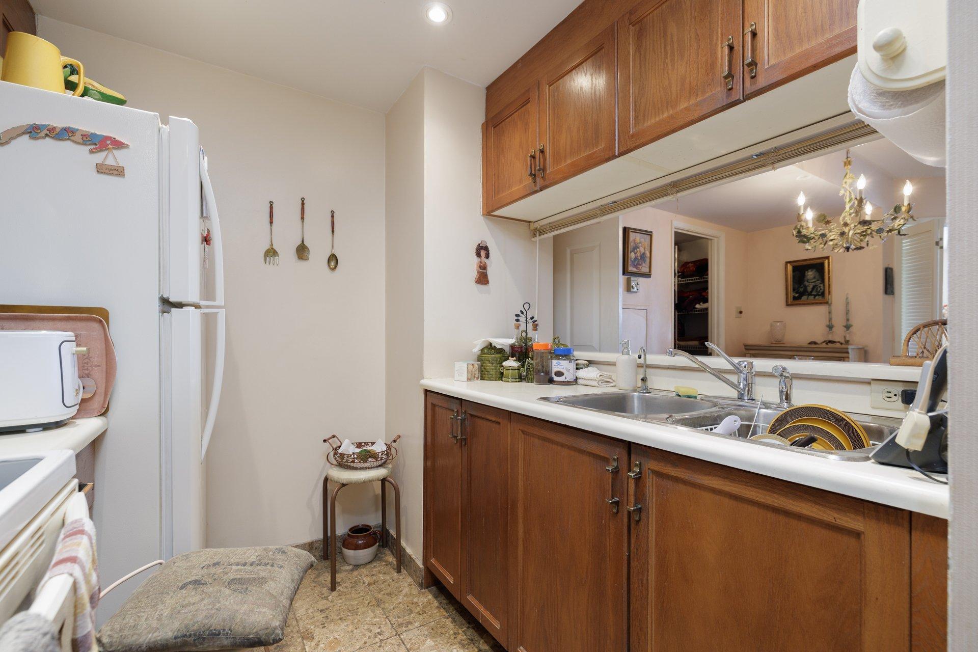 









8050


Boul. St-Laurent

, 202,
Brossard,




QC
J4X2P1

