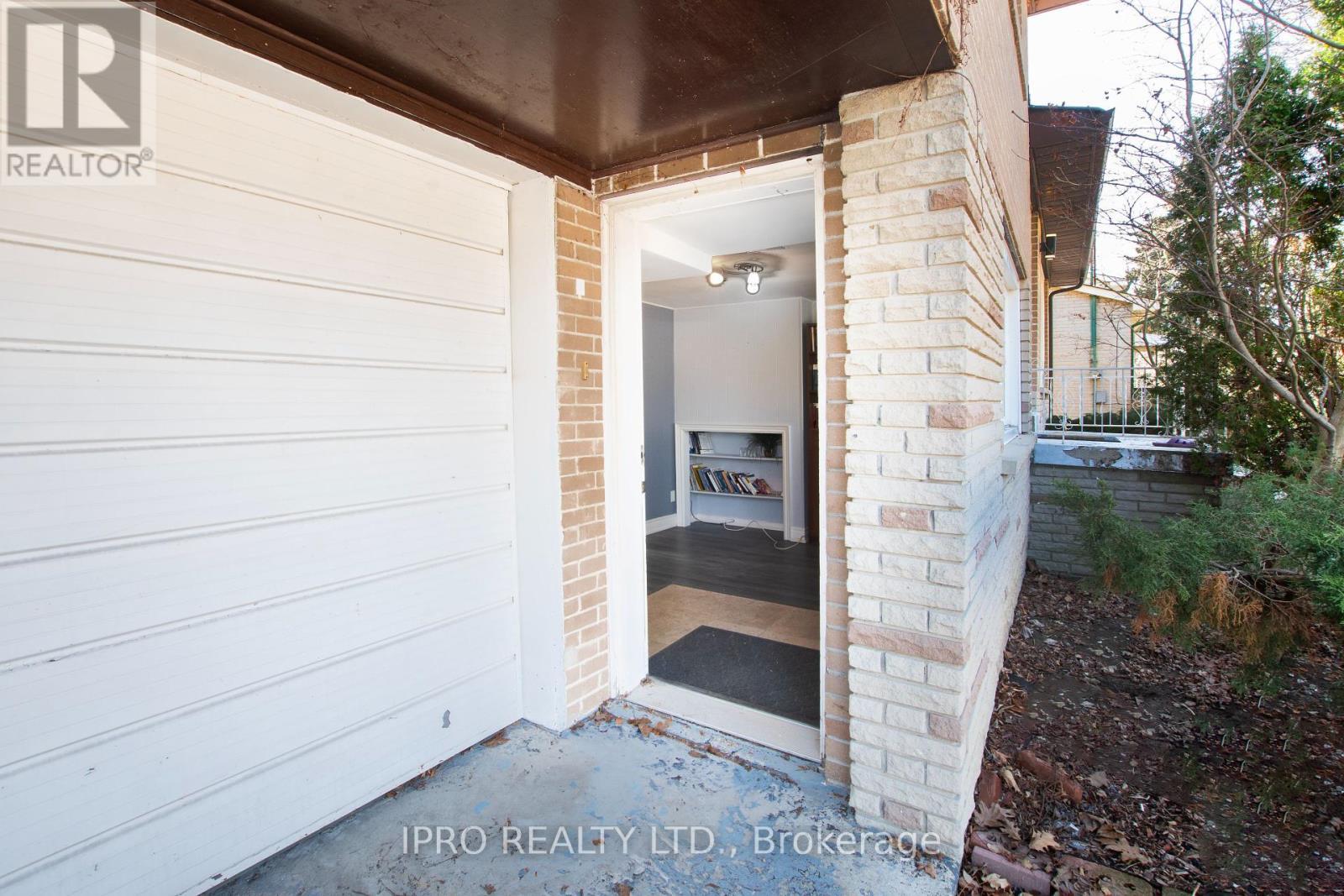












23 URBANDALE AVENUE

,
Toronto,




Ontario
M2M2G9

