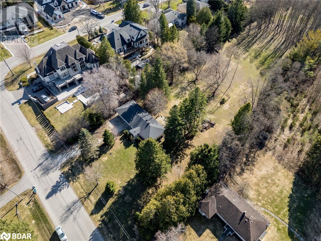 












208 MARTIN Street

,
King,




Ontario
L7N1J5

