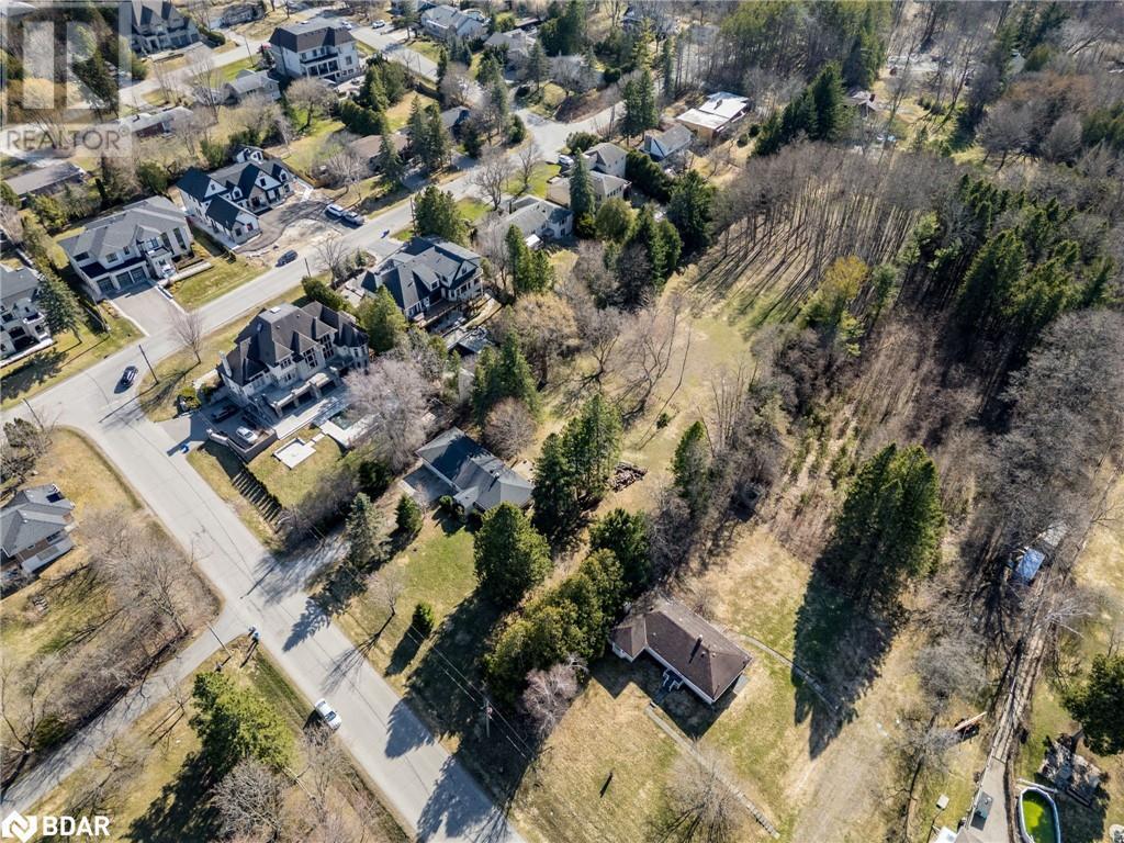 












208 MARTIN Street

,
King,




Ontario
L7N1J5

