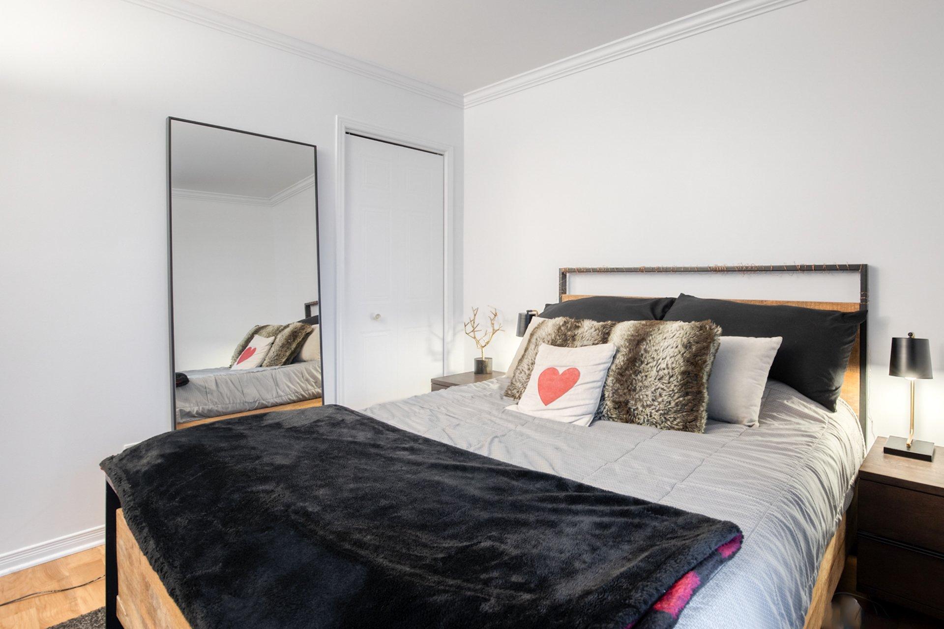 









2165


Boul. Jean-Paul-Vincent

,
Longueuil (Le Vieux-Longueuil),




QC
J4N0B7

