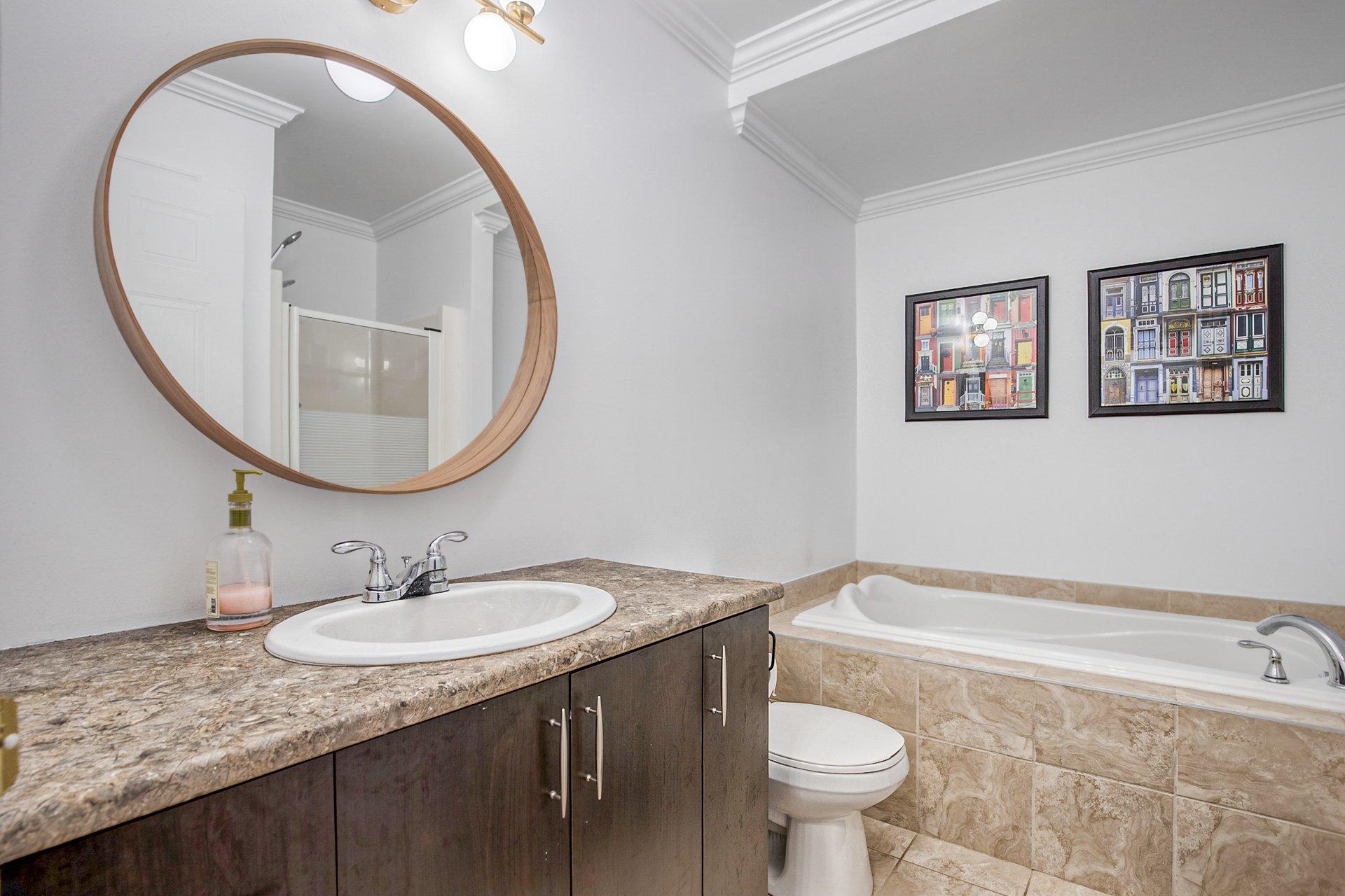 









2165


Boul. Jean-Paul-Vincent

,
Longueuil (Le Vieux-Longueuil),




QC
J4N0B7


