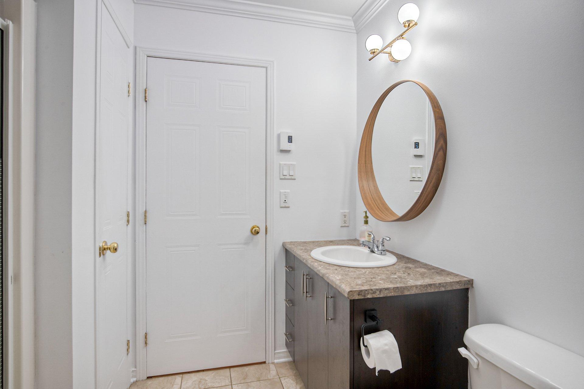 









2165


Boul. Jean-Paul-Vincent

,
Longueuil (Le Vieux-Longueuil),




QC
J4N0B7

