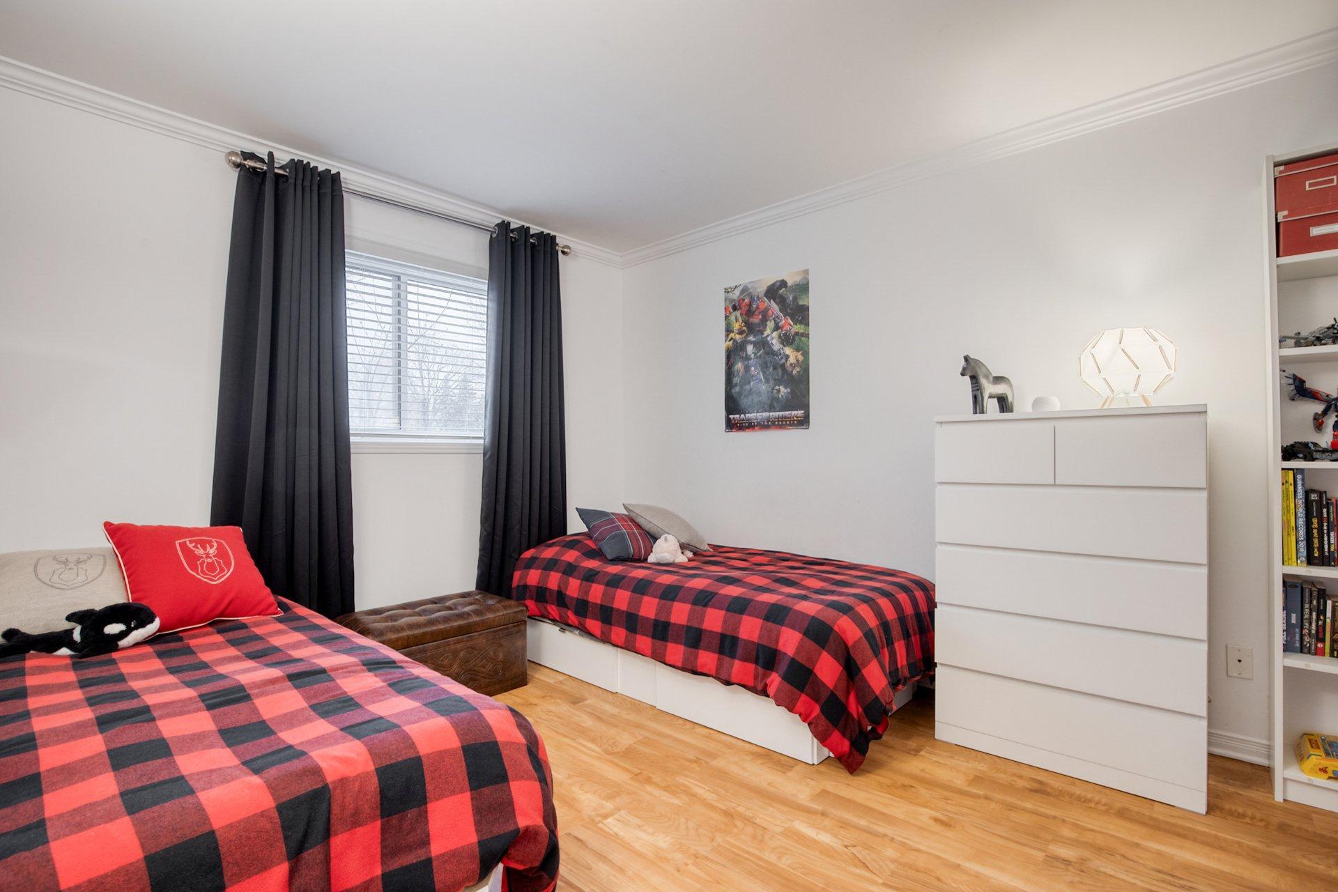 









2165


Boul. Jean-Paul-Vincent

,
Longueuil (Le Vieux-Longueuil),




QC
J4N0B7

