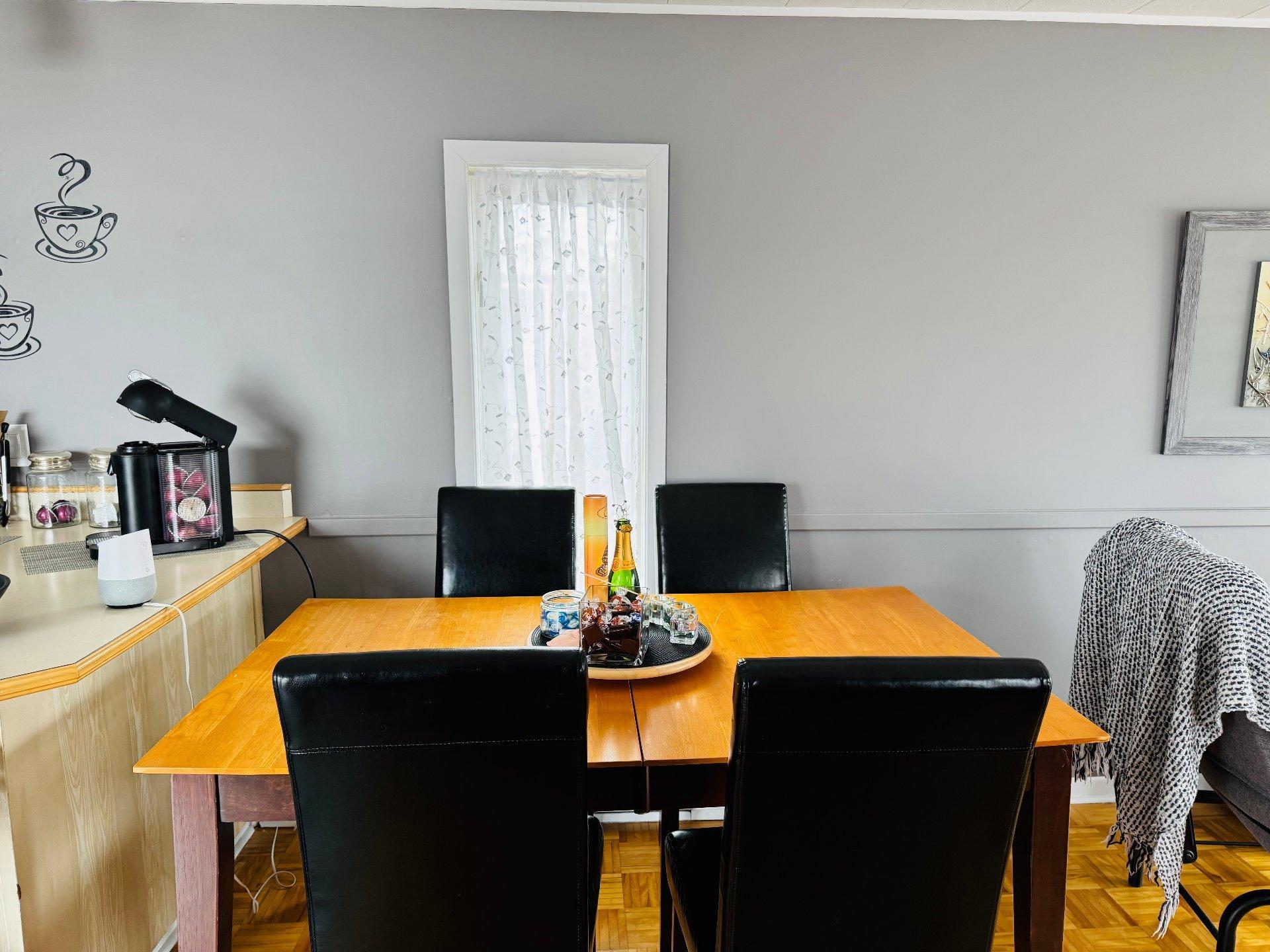 









1308


Rue de la Dune

,
Havre-Saint-Pierre,




QC
G0G1P0

