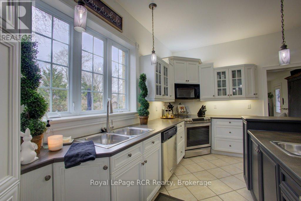 












116 WALTON STREET

,
Wellington North (Arthur),




Ontario
N0G1A0


