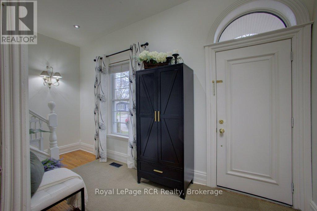 












116 WALTON STREET

,
Wellington North (Arthur),




Ontario
N0G1A0

