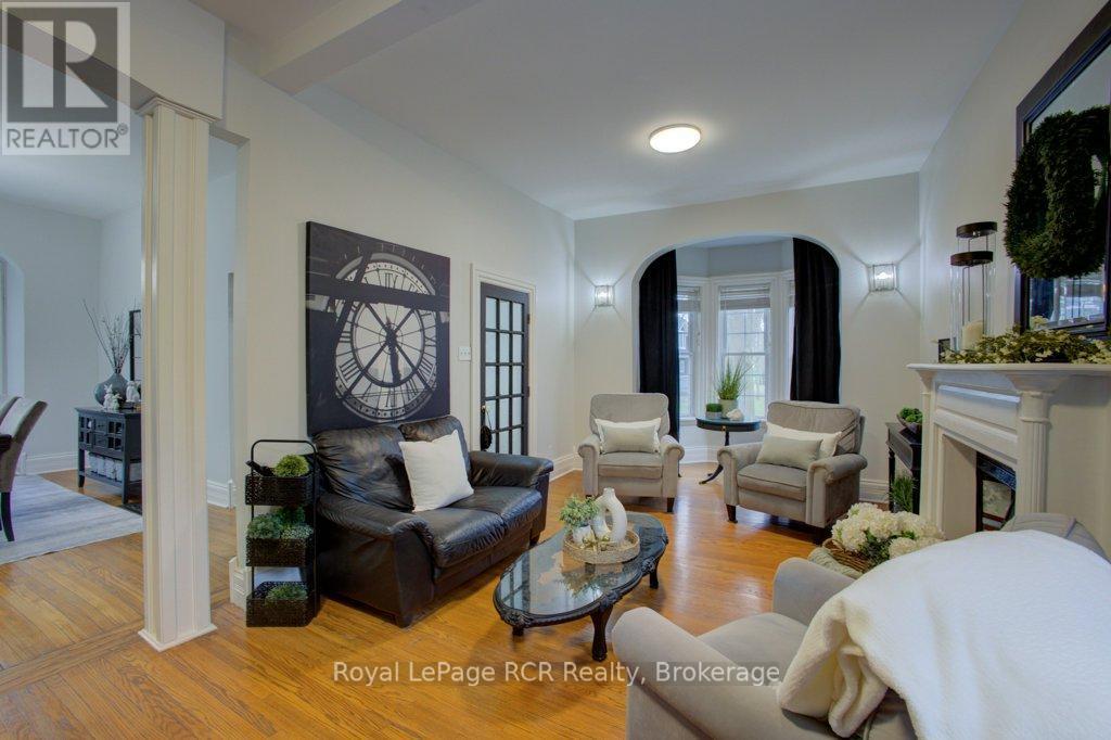 












116 WALTON STREET

,
Wellington North (Arthur),




Ontario
N0G1A0

