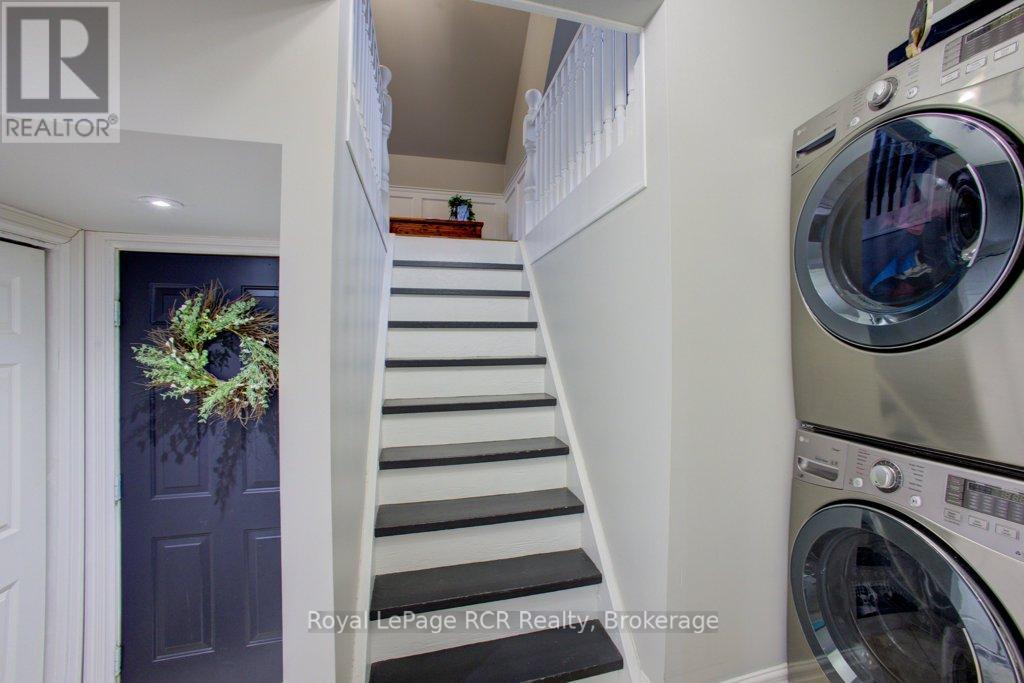 












116 WALTON STREET

,
Wellington North (Arthur),




Ontario
N0G1A0

