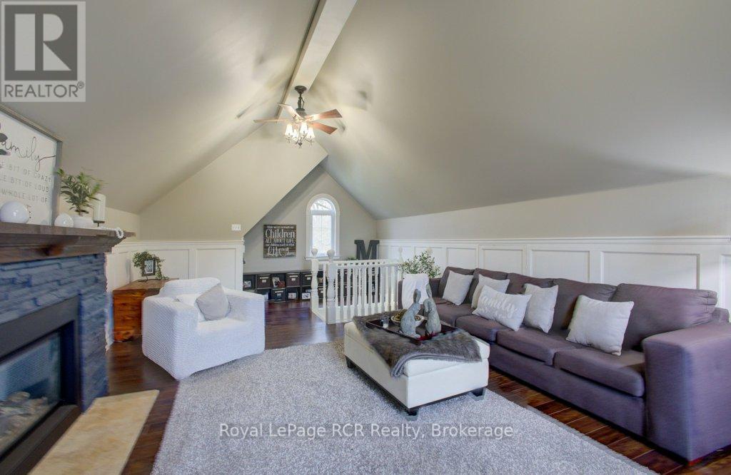












116 WALTON STREET

,
Wellington North (Arthur),




Ontario
N0G1A0

