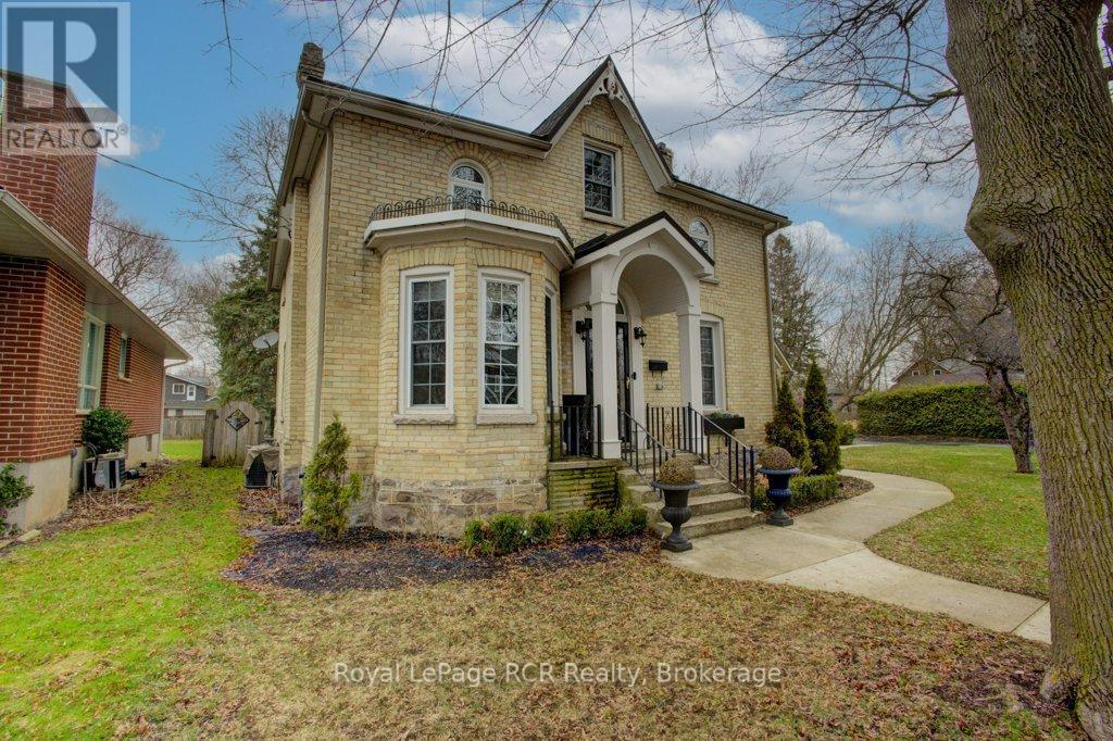 












116 WALTON STREET

,
Wellington North (Arthur),




Ontario
N0G1A0


