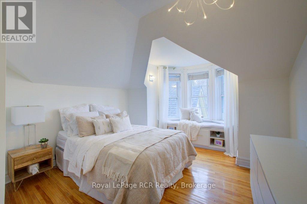 












116 WALTON STREET

,
Wellington North (Arthur),




Ontario
N0G1A0


