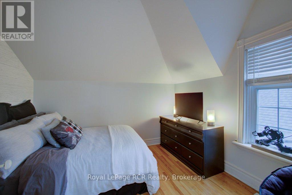 












116 WALTON STREET

,
Wellington North (Arthur),




Ontario
N0G1A0

