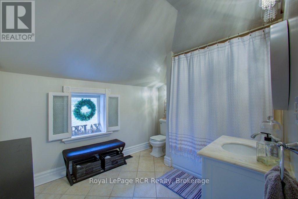 












116 WALTON STREET

,
Wellington North (Arthur),




Ontario
N0G1A0

