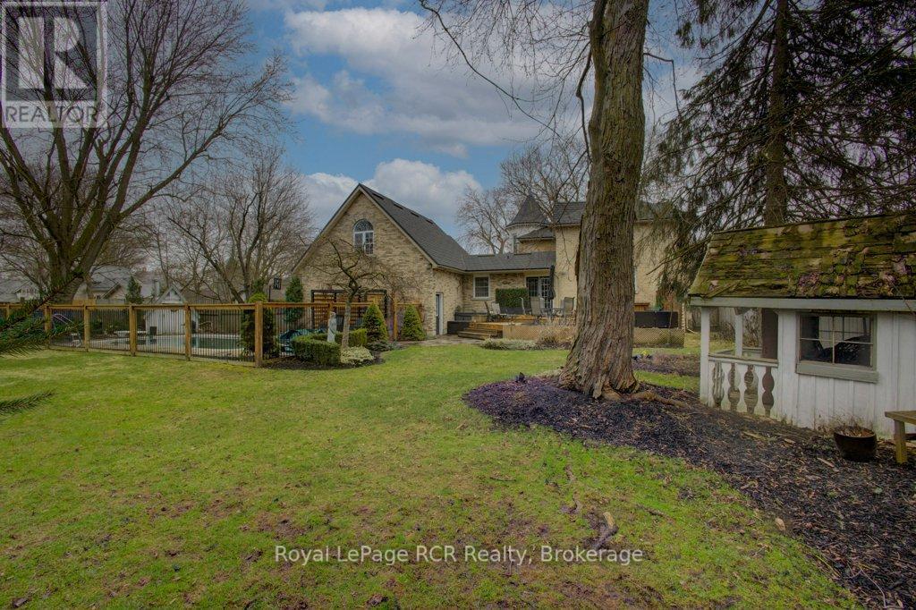 












116 WALTON STREET

,
Wellington North (Arthur),




Ontario
N0G1A0

