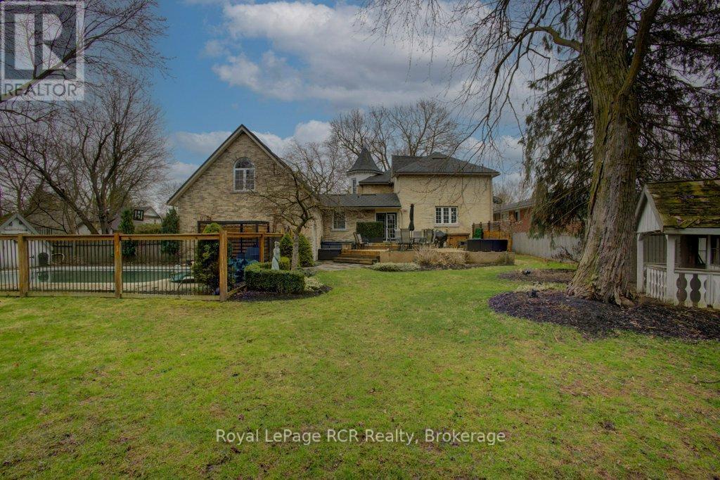 












116 WALTON STREET

,
Wellington North (Arthur),




Ontario
N0G1A0

