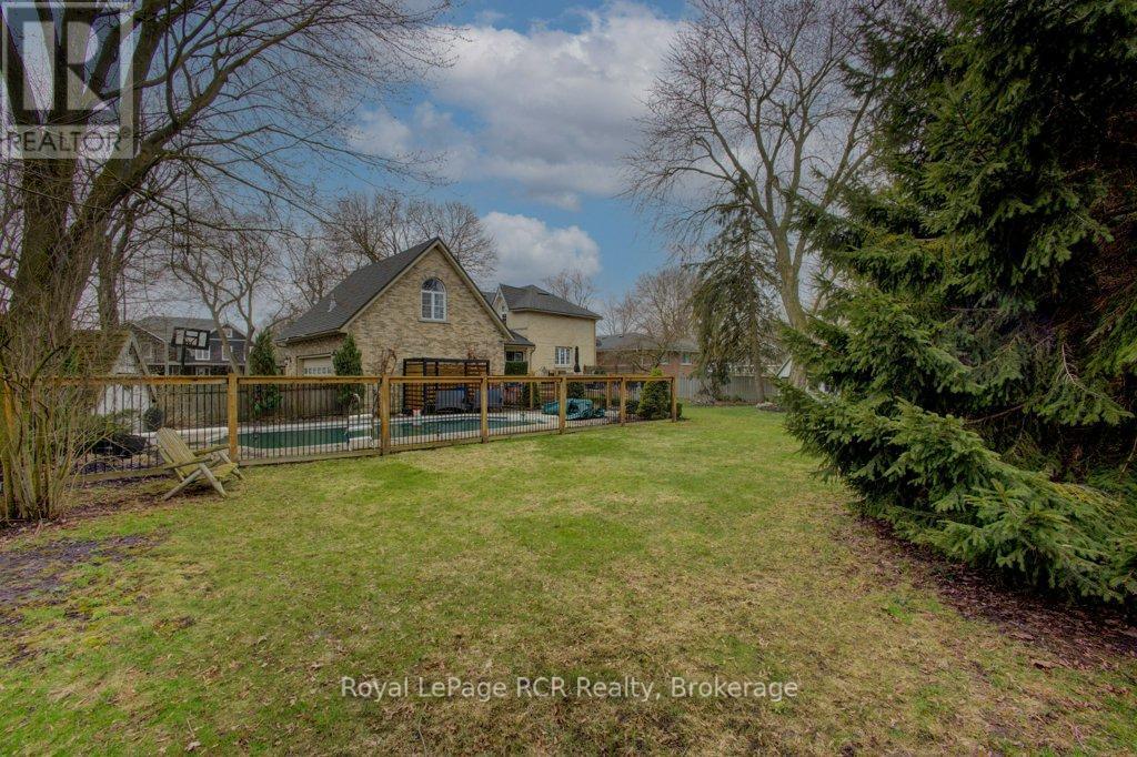 












116 WALTON STREET

,
Wellington North (Arthur),




Ontario
N0G1A0


