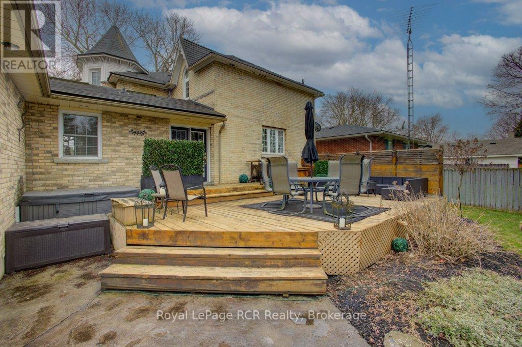












116 WALTON STREET

,
Wellington North (Arthur),




Ontario
N0G1A0

