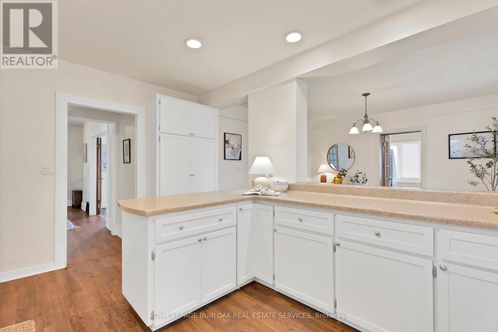 












295 PLAINS ROAD W

,
Burlington,




Ontario
L7T1G1

