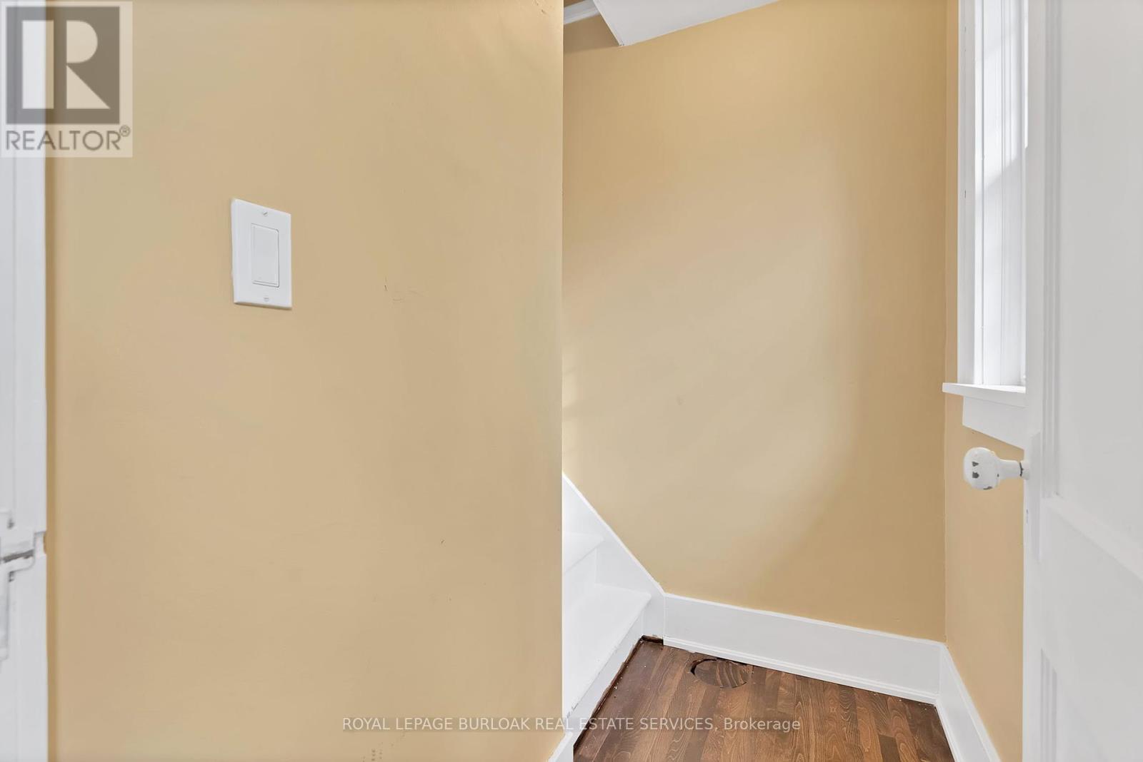












295 PLAINS ROAD W

,
Burlington,




Ontario
L7T1G1

