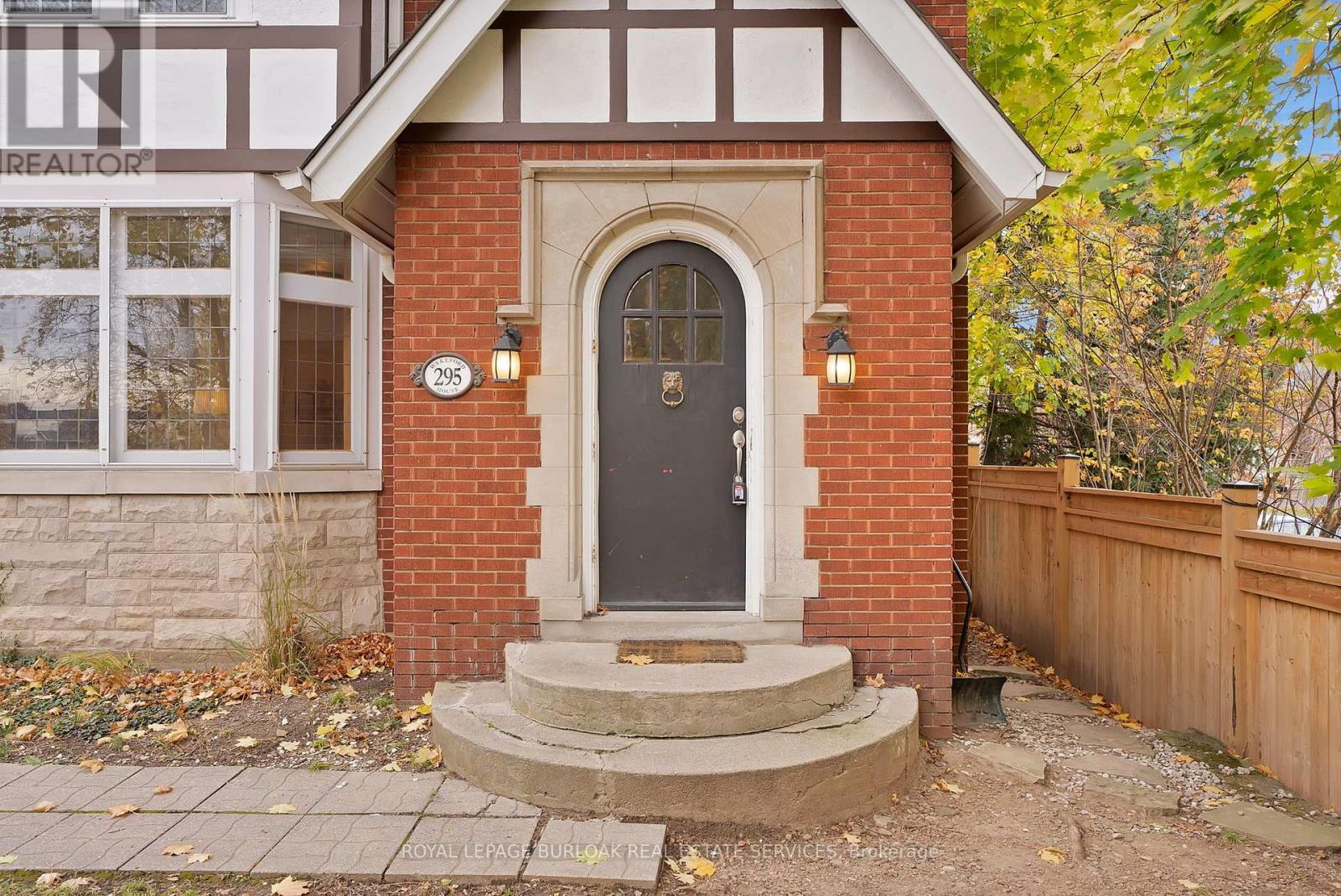 












295 PLAINS ROAD W

,
Burlington,




Ontario
L7T1G1

