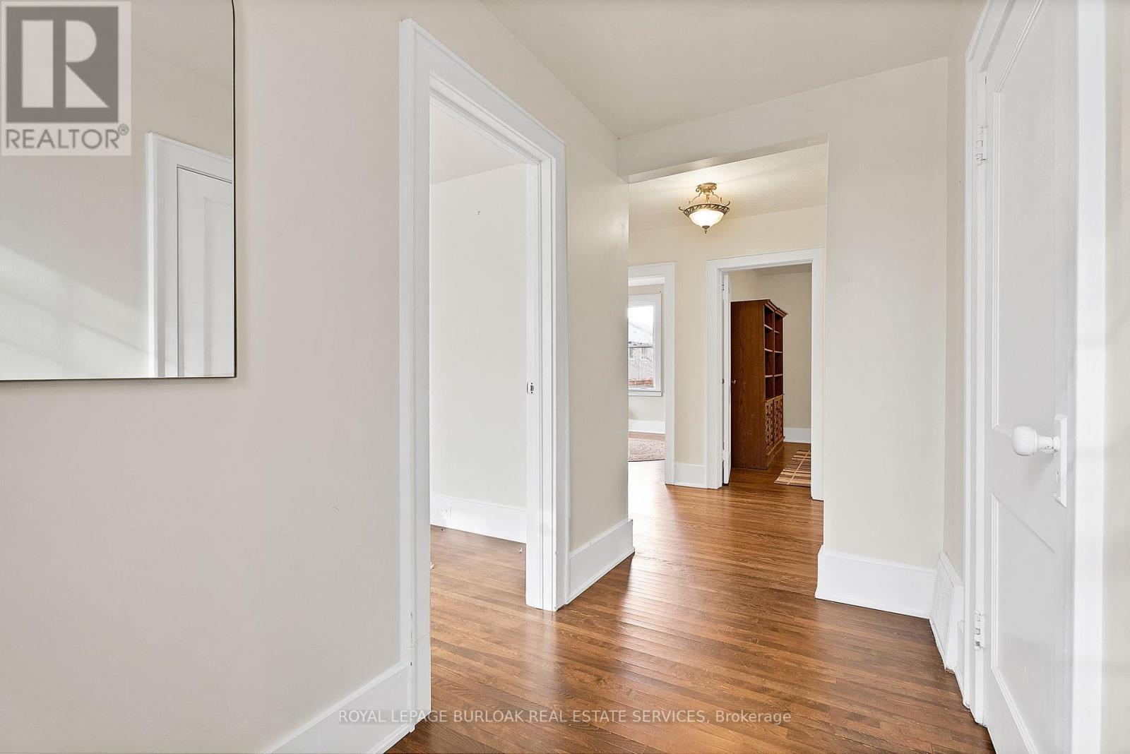 












295 PLAINS ROAD W

,
Burlington,




Ontario
L7T1G1


