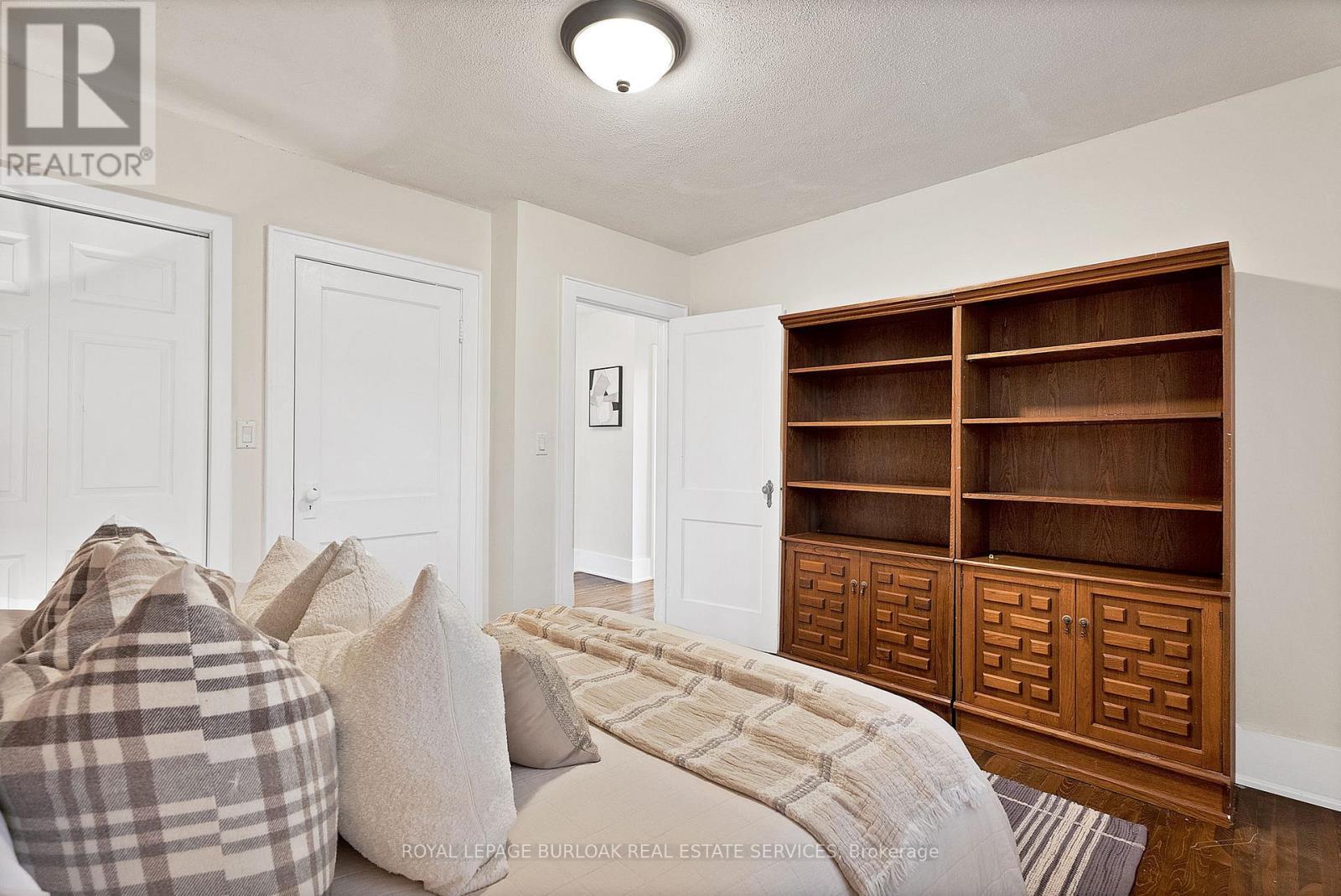 












295 PLAINS ROAD W

,
Burlington,




Ontario
L7T1G1

