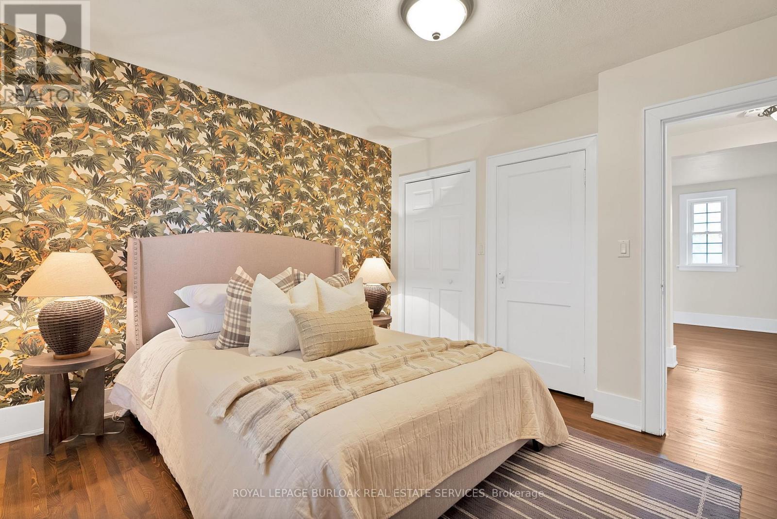 












295 PLAINS ROAD W

,
Burlington,




Ontario
L7T1G1

