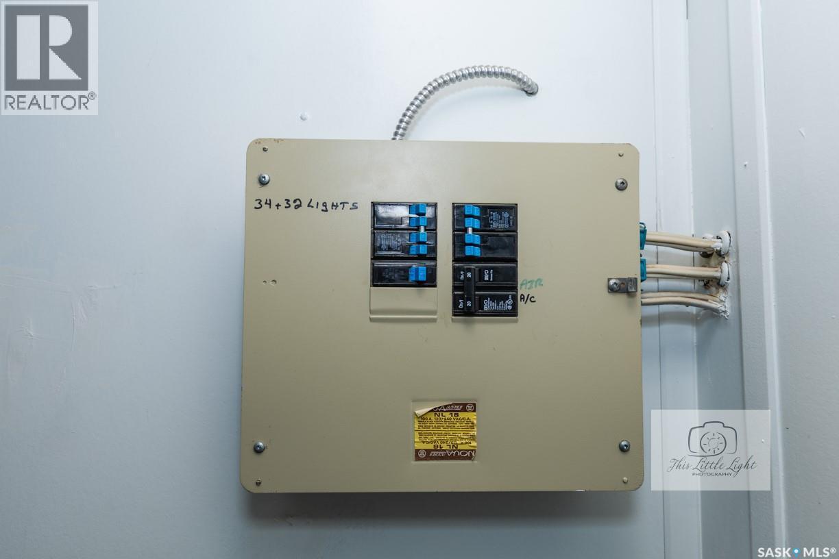 












30 Atlantic AVENUE

,
Kerrobert,




Saskatchewan
S0L1R0

