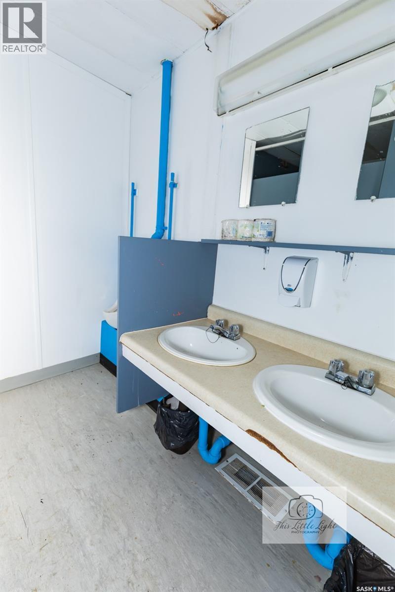 












30 Atlantic AVENUE

,
Kerrobert,




Saskatchewan
S0L1R0

