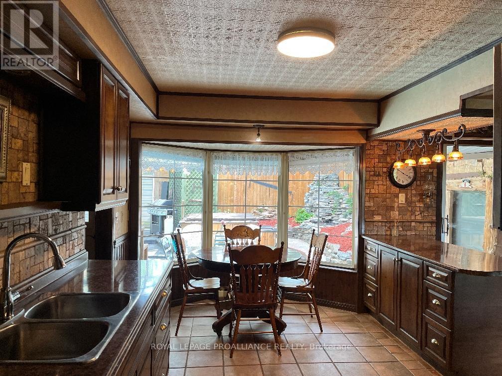 












67 LAFFERTY ROAD

,
Quinte West (Murray Ward),




Ontario
K8V5P7

