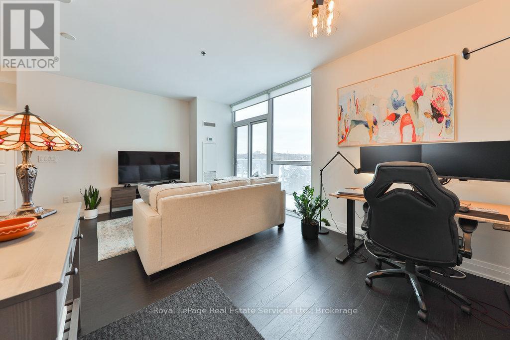 












320 - 65 SPEERS ROAD

,
Oakville (QE Queen Elizabeth),




Ontario
L6K0J1

