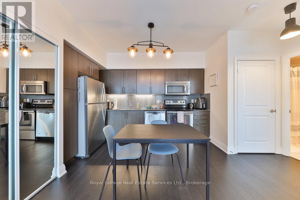 












320 - 65 SPEERS ROAD

,
Oakville (QE Queen Elizabeth),




Ontario
L6K0J1

