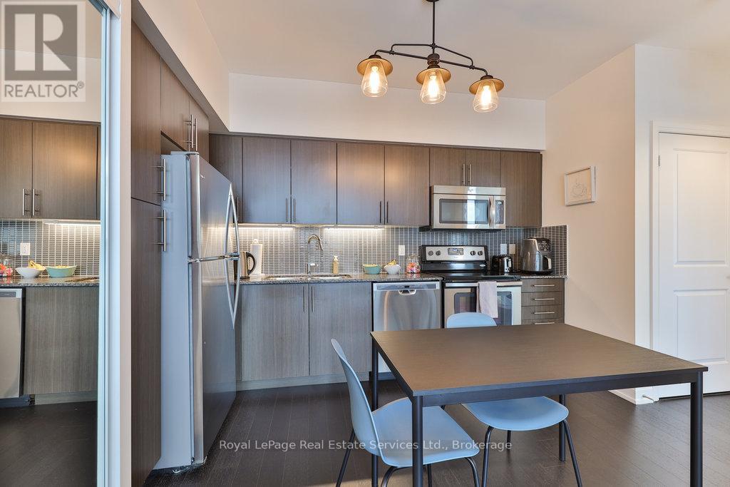 












320 - 65 SPEERS ROAD

,
Oakville (QE Queen Elizabeth),




Ontario
L6K0J1

