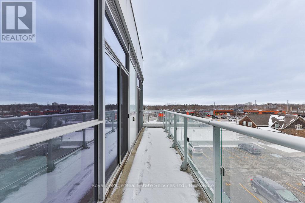 












320 - 65 SPEERS ROAD

,
Oakville (QE Queen Elizabeth),




Ontario
L6K0J1


