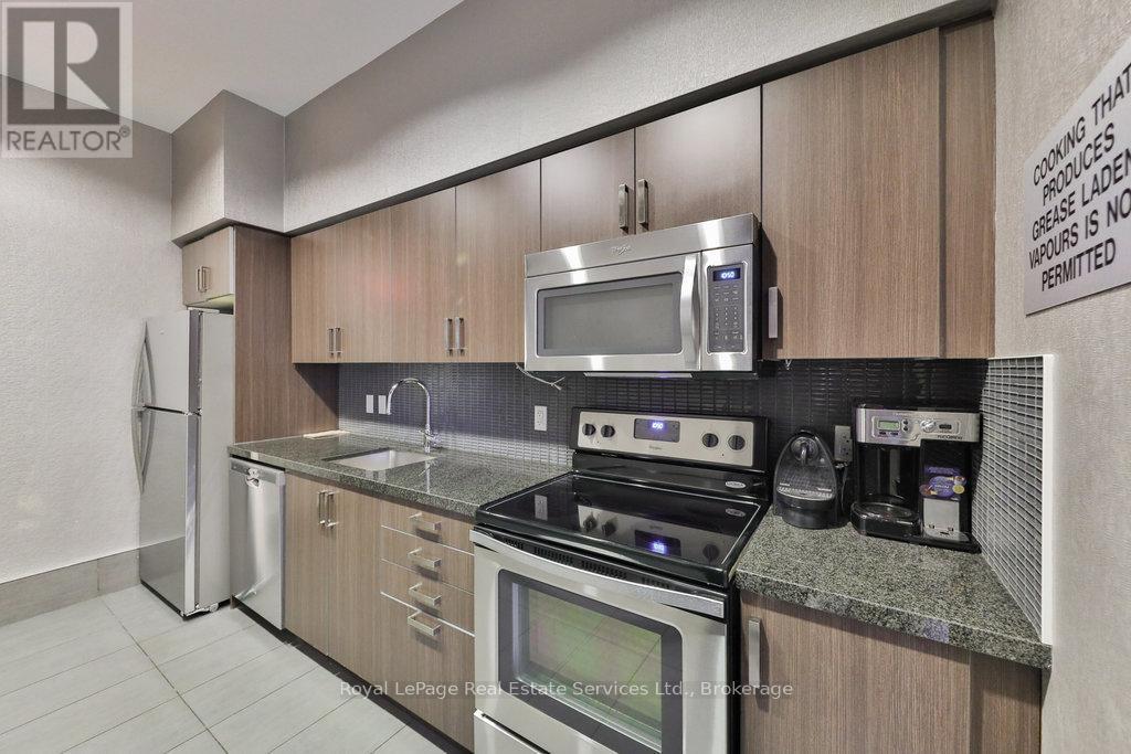 












320 - 65 SPEERS ROAD

,
Oakville (QE Queen Elizabeth),




Ontario
L6K0J1

