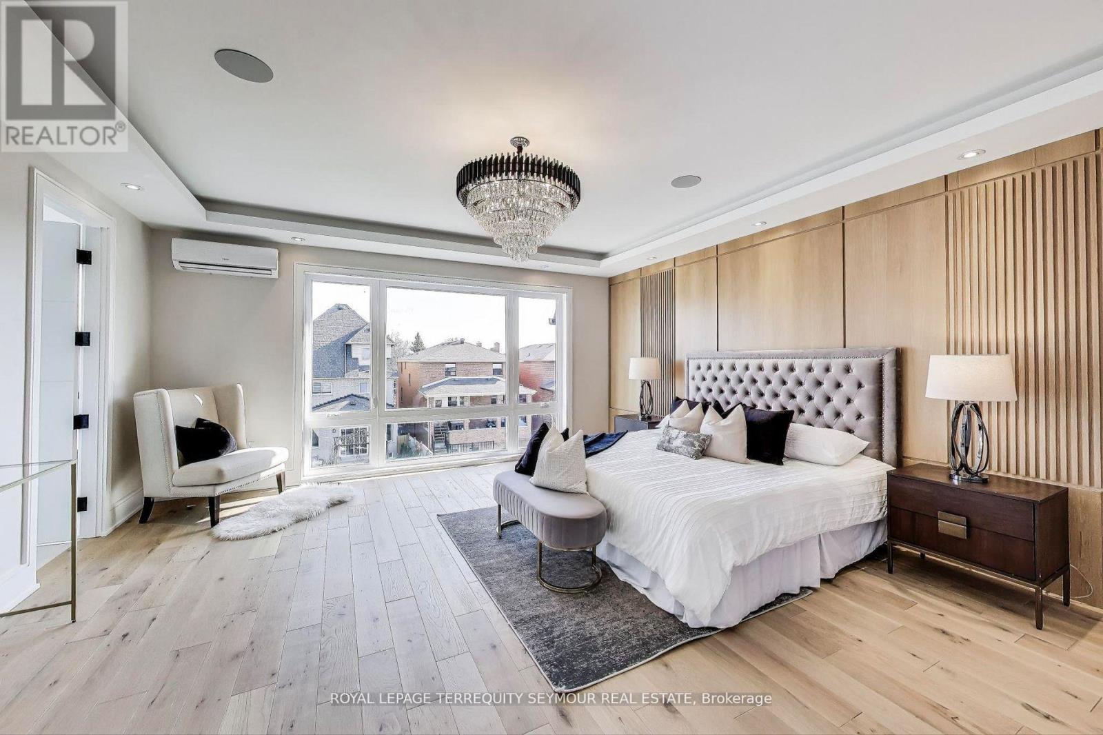 












117 CRESTWOOD ROAD

,
Vaughan,




Ontario
L4J1A7


