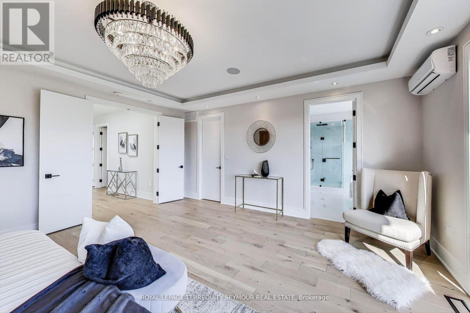 












117 CRESTWOOD ROAD

,
Vaughan,




Ontario
L4J1A7

