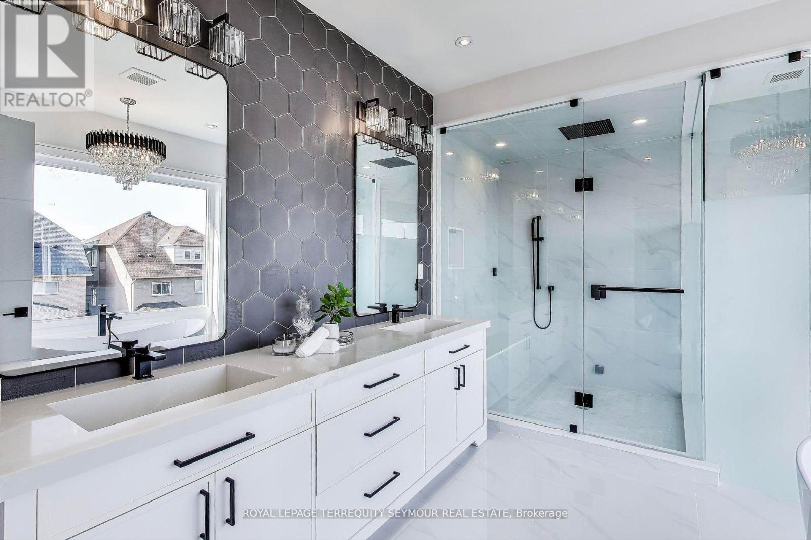 












117 CRESTWOOD ROAD

,
Vaughan,




Ontario
L4J1A7


