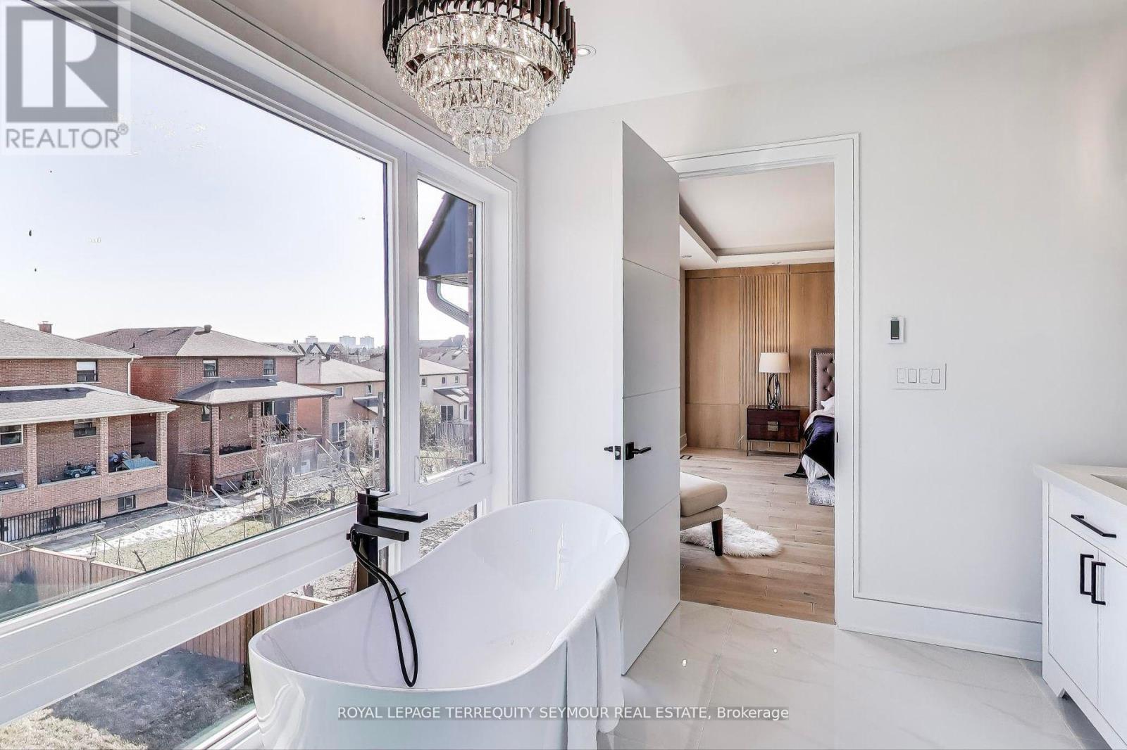 












117 CRESTWOOD ROAD

,
Vaughan,




Ontario
L4J1A7

