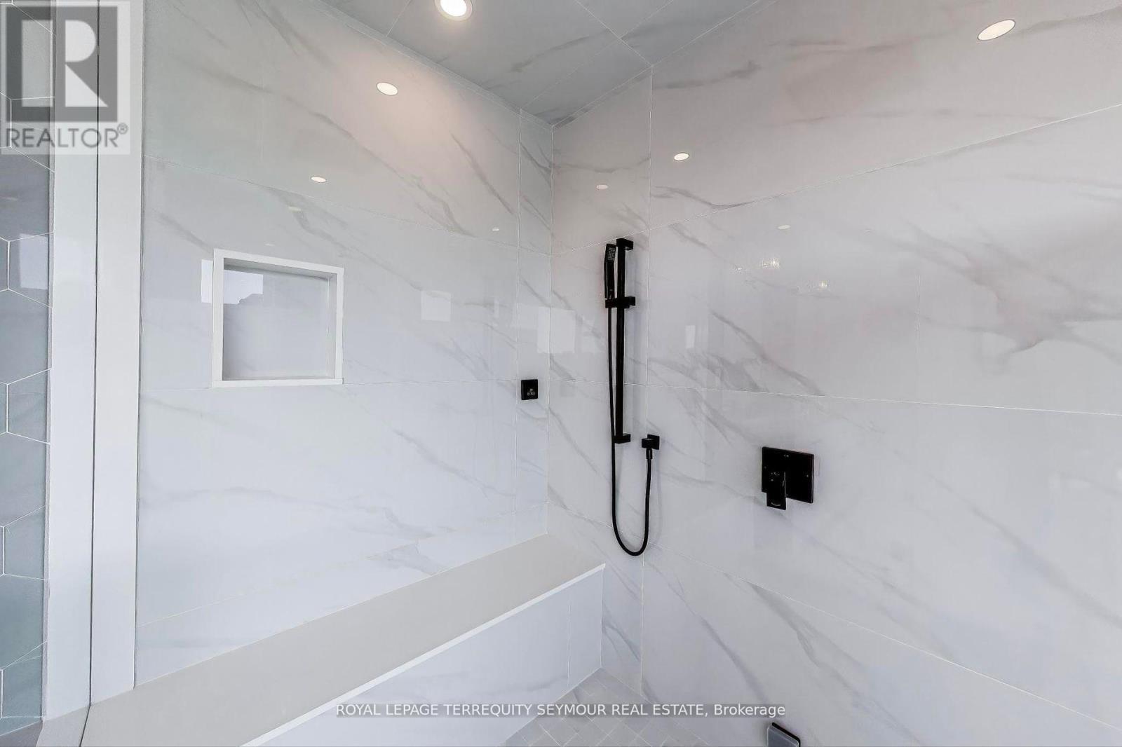 












117 CRESTWOOD ROAD

,
Vaughan,




Ontario
L4J1A7

