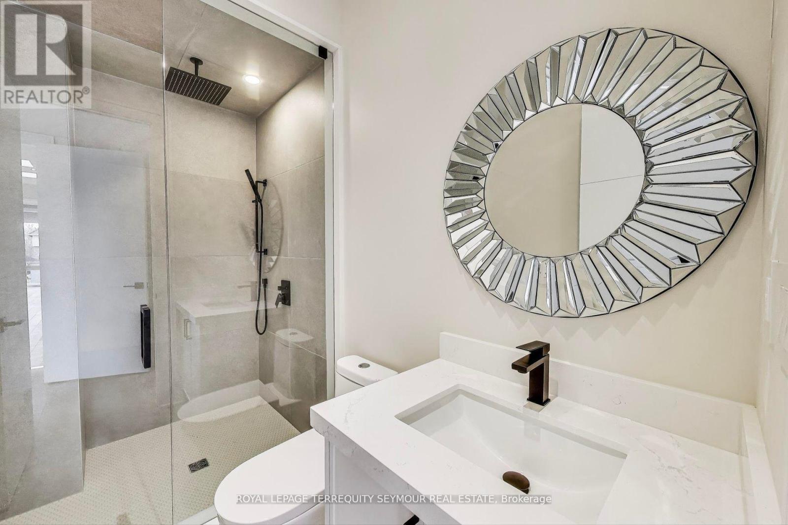 












117 CRESTWOOD ROAD

,
Vaughan,




Ontario
L4J1A7

