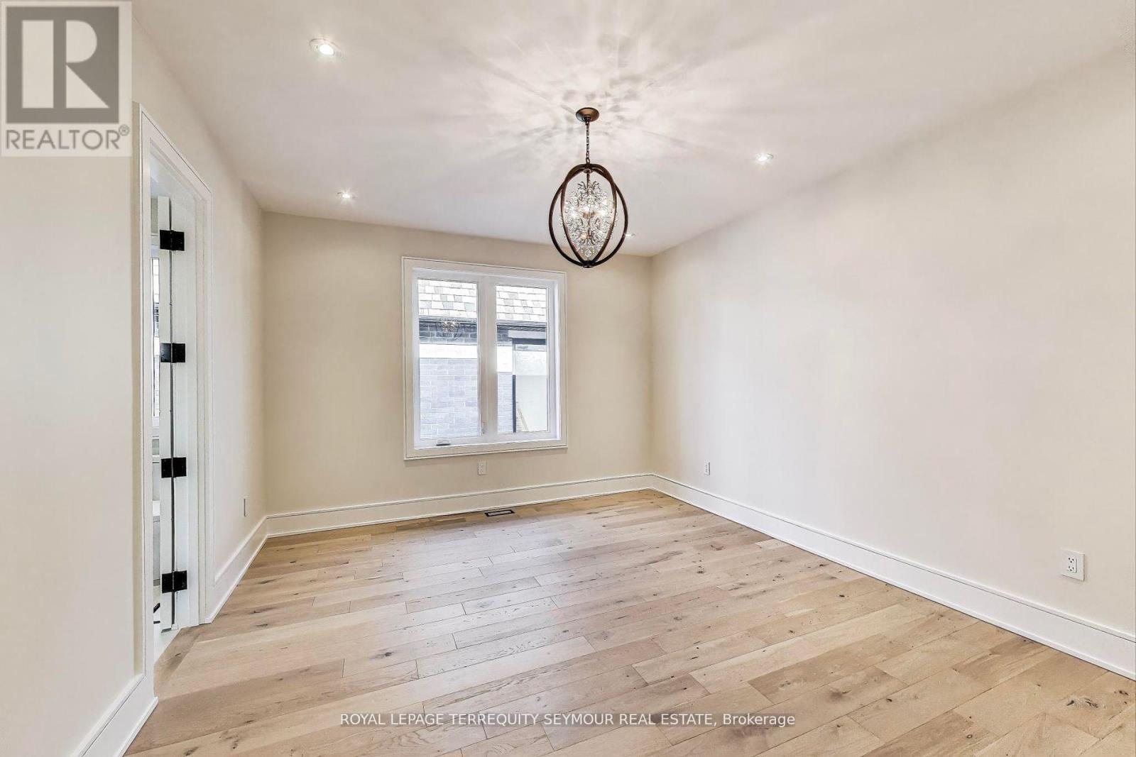 












117 CRESTWOOD ROAD

,
Vaughan,




Ontario
L4J1A7

