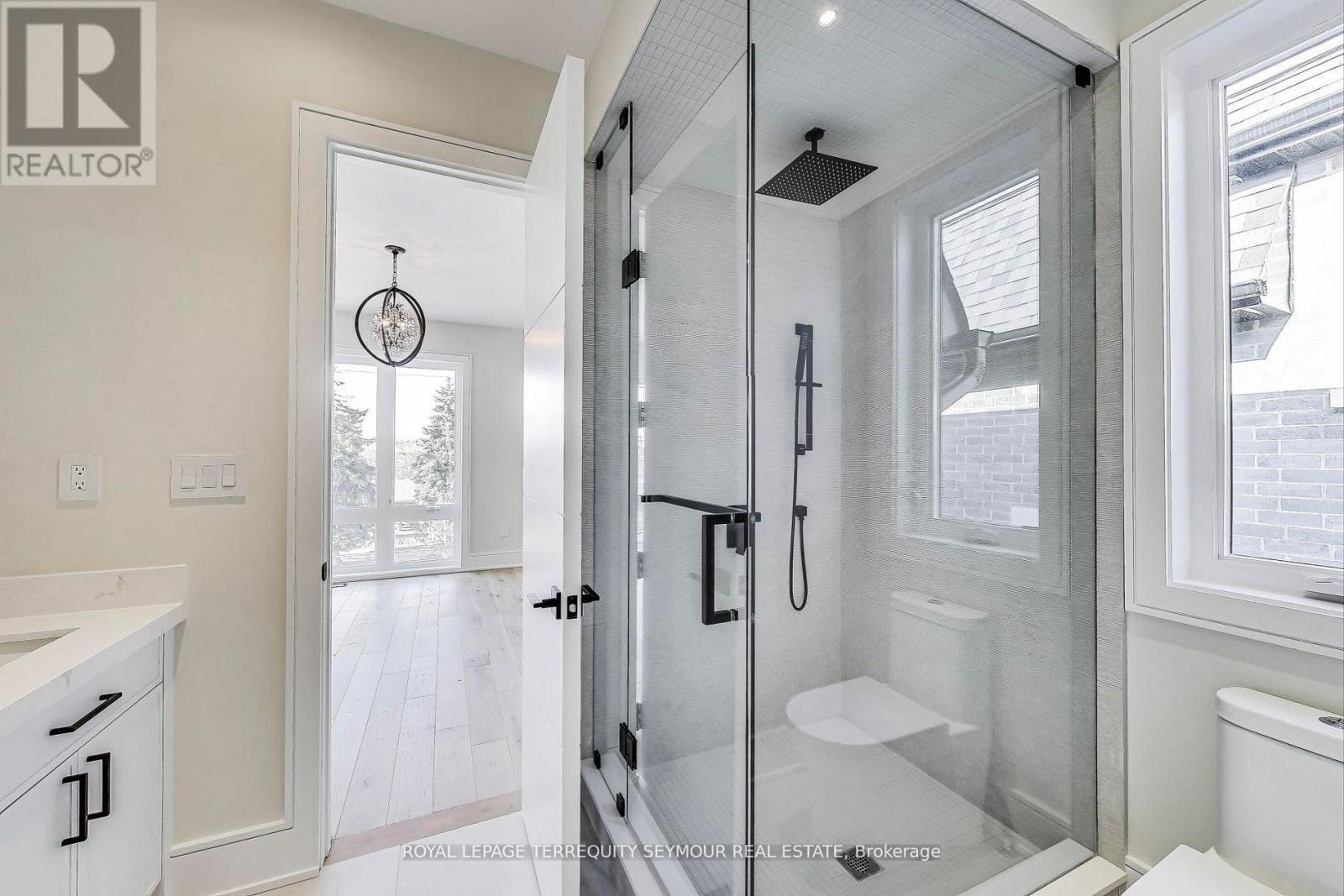 












117 CRESTWOOD ROAD

,
Vaughan,




Ontario
L4J1A7

