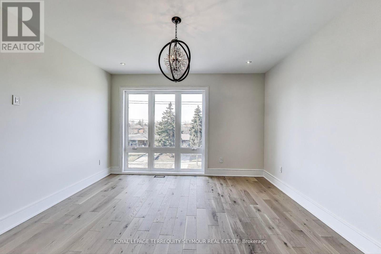 












117 CRESTWOOD ROAD

,
Vaughan,




Ontario
L4J1A7

